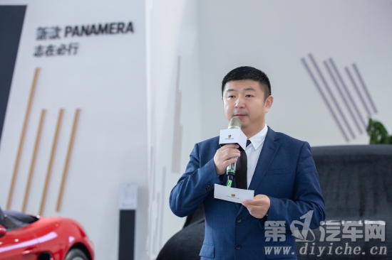 保时捷新款 Panamera亮相2021新疆国际车展